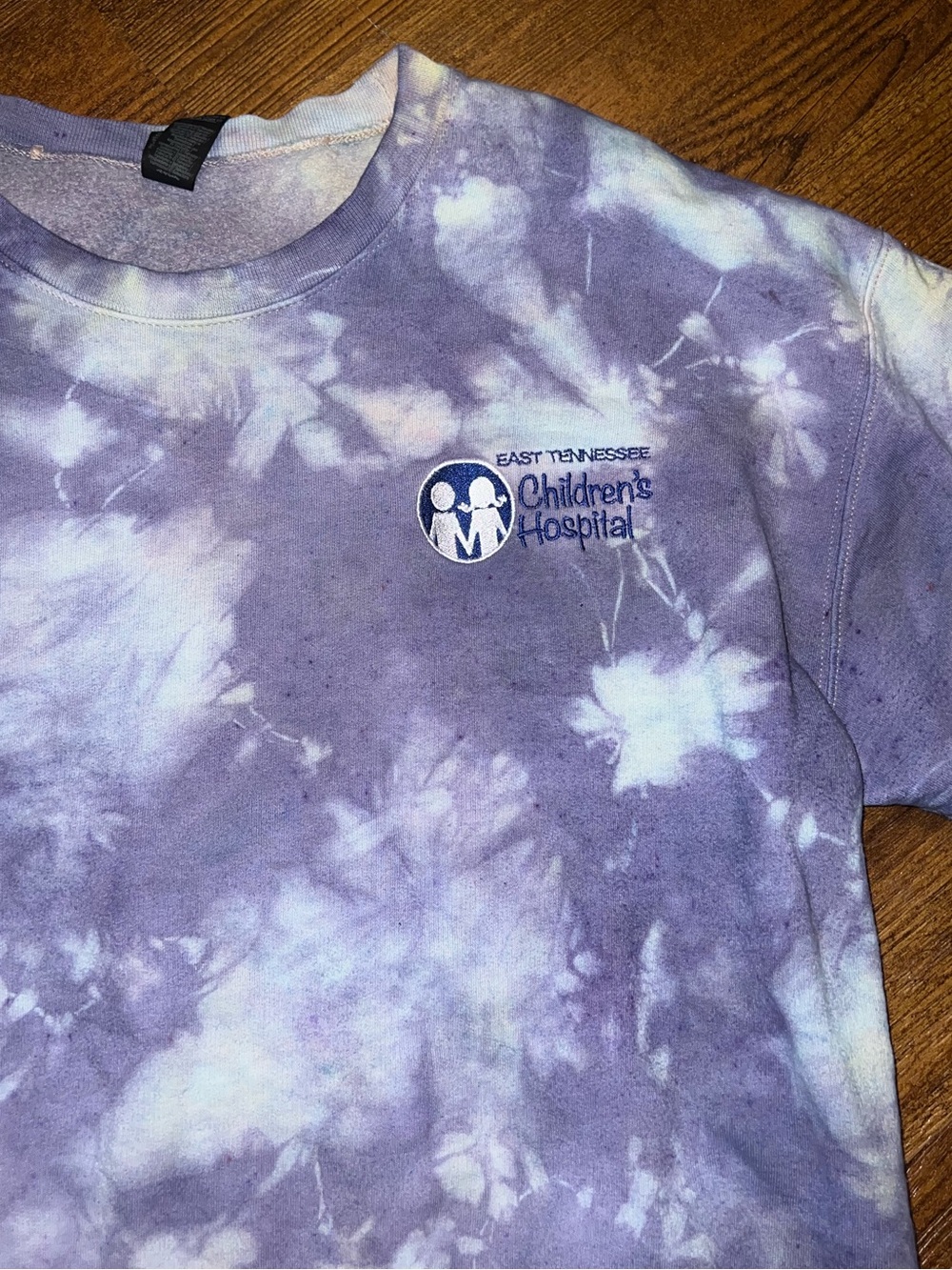 Lavender Tie Dye Reworked Crewneck Sweatshirt TN Children’s Hospital Size M - Picture 3 of 7